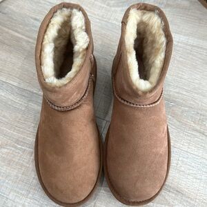 Women’s UGG classic mini II boots in chestnut